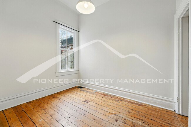 Photo - Charming Home with Washer/Dryer and Centra...