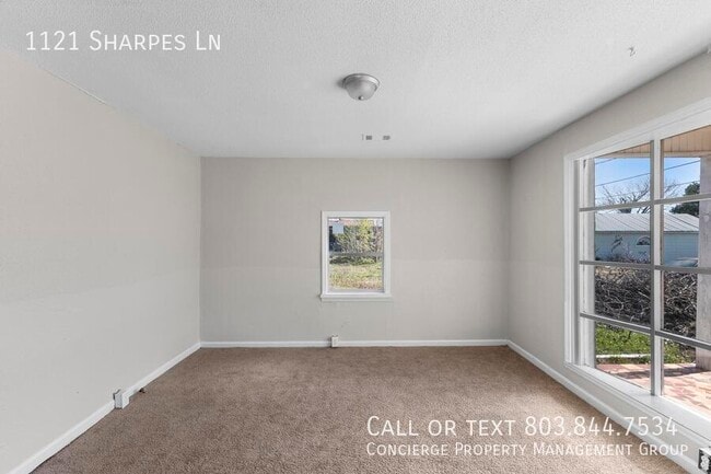 Photo - 1121 Sharpes Ln