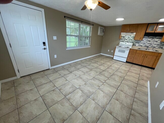 Photo - 1203 W Pierce St Unidad 1203