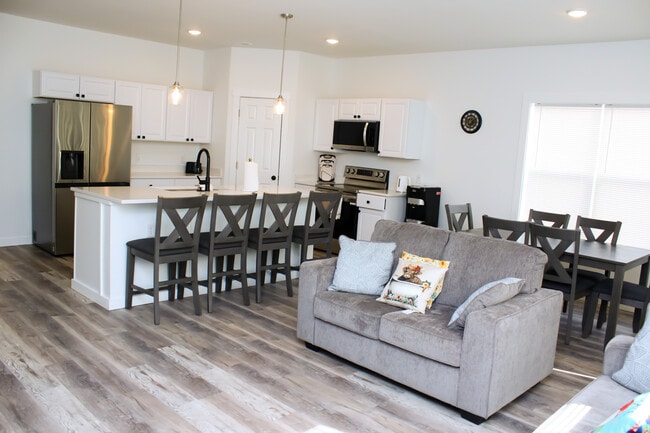 Photo - 5015 Reeder St