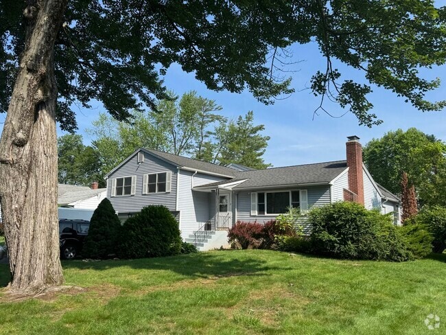 Building Photo - 37 Stoneham Dr Rental