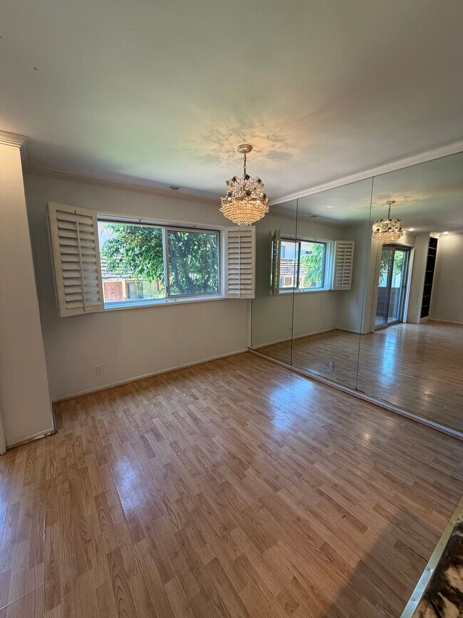 5403 Newcastle Ave Unit 8