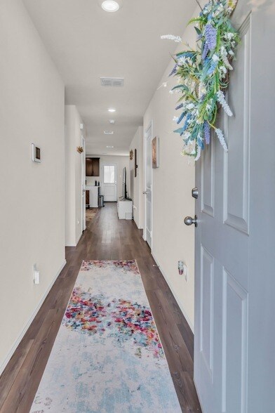 Photo - 209 Wishbone Ln