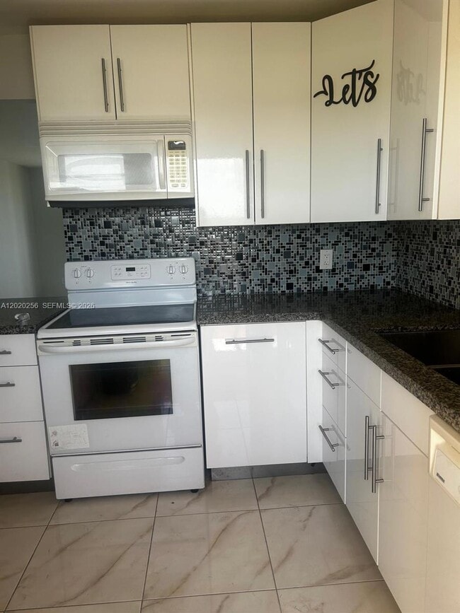 Building Photo - 16400 NE 17th Ave Unit 603