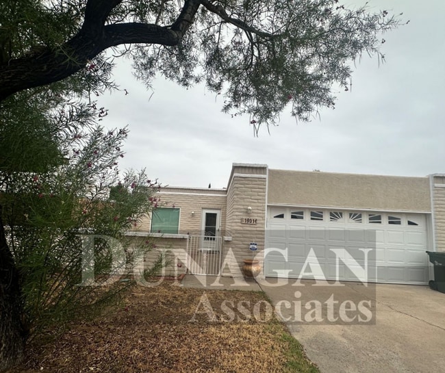 Building Photo - SCHEDULED SHOWING FOR  9/11 @2:35 3 Bedroo... Rental