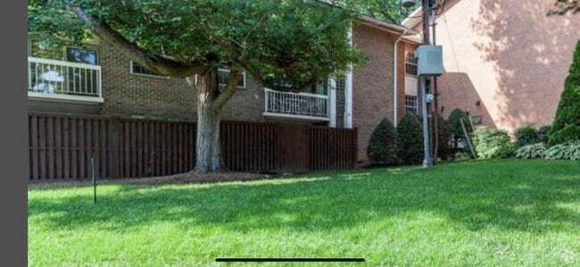 Building Photo - 1948 Kennedy Dr Unit T3 Rental