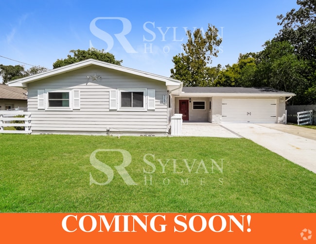 Building Photo - Spacious, Modern Home-style Living.