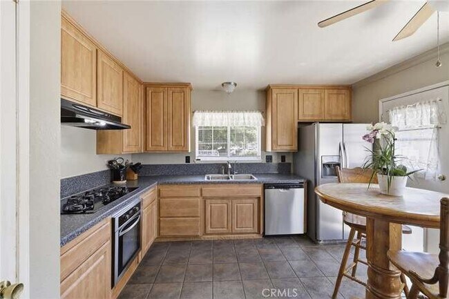 Photo - 28003 Urbandale Ave