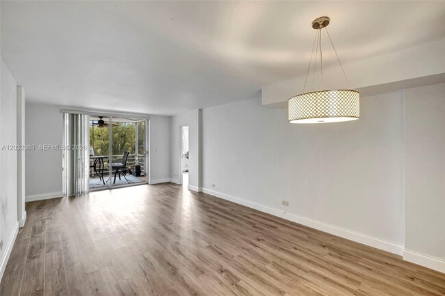 Photo - 3660 NE 166th St Unidad 205