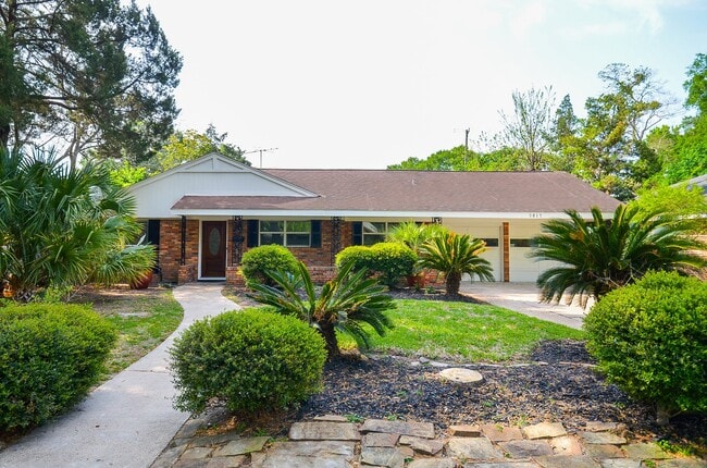 Building Photo - 9817 Cedardale Dr