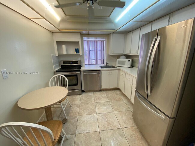 Photo - 800 Parkview Dr Unit 104
