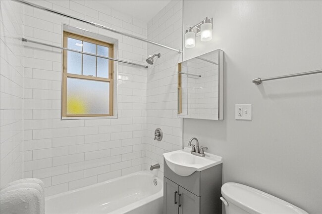 Photo - 901 W Altgeld St Unit #  01B