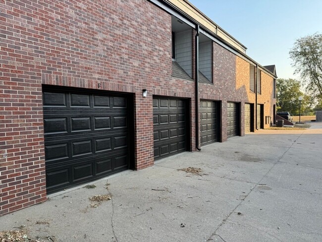 Photo - Luxurious 2-Bedroom Apartments with Modern... Unit 4