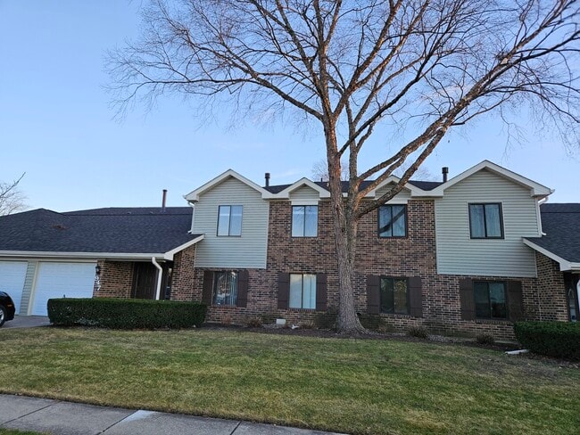 Photo - 947 Cross Creek Dr N Townhome