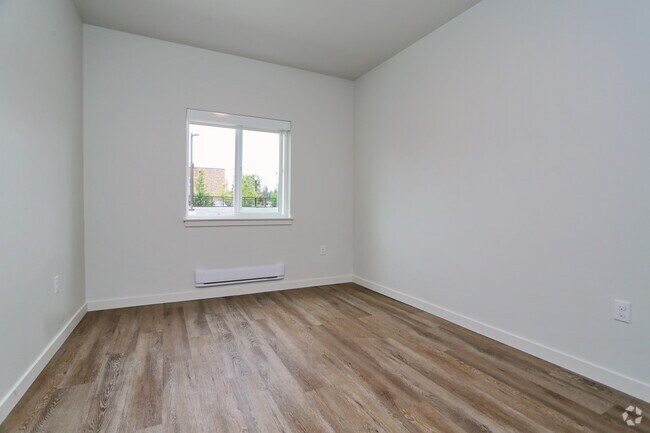 2BR, 1BA - 772SF