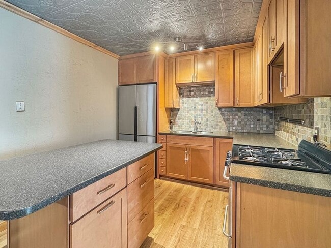 Photo - 127 E 47th St