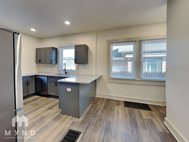 Photo - 1724 Woodlawn Ave