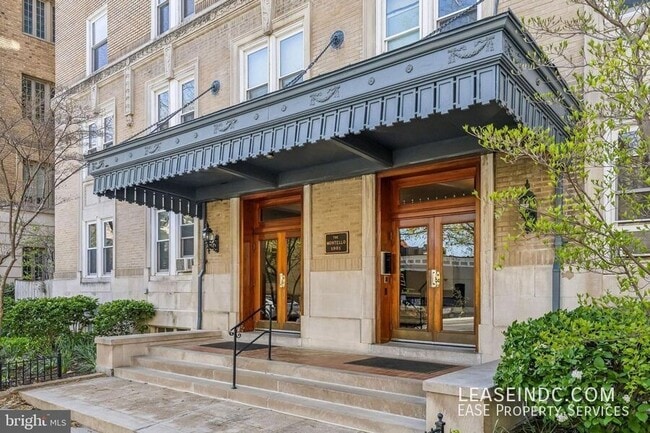 Building Photo - 1901 Columbia Rd NW Unit #301