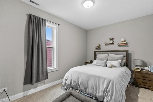 Photo - 2418 W Medill Ave