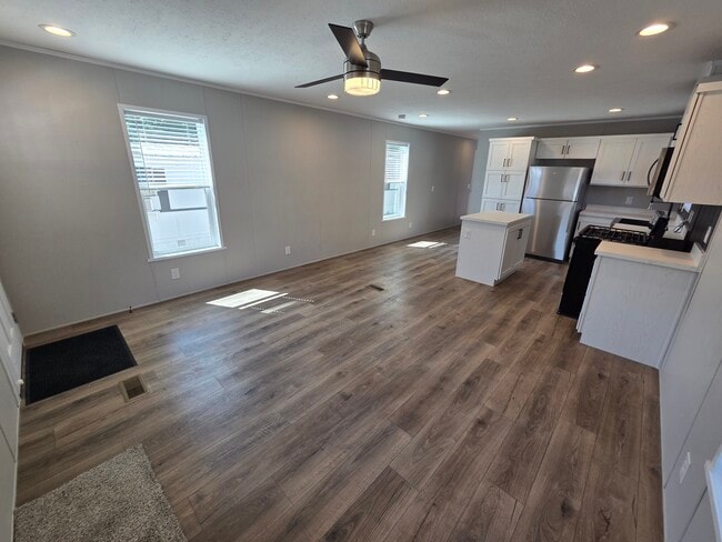 39500 Warren Rd