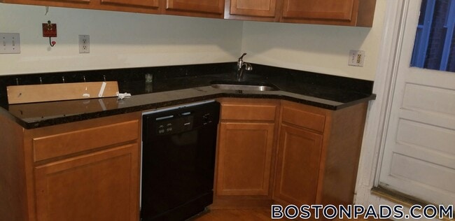 Photo - 220 Hanover St Unit 7