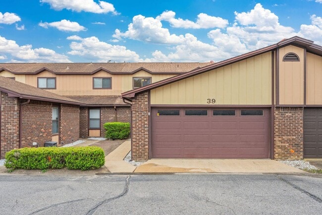 Building Photo - Enjoy resort-style amenities with this rental!
