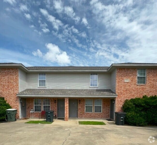 Building Photo - 3601 Malibu Ln Unit C Rental