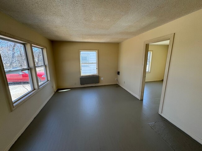 Photo - $650 - 1 bed 1 bath - Duplex Unit 419