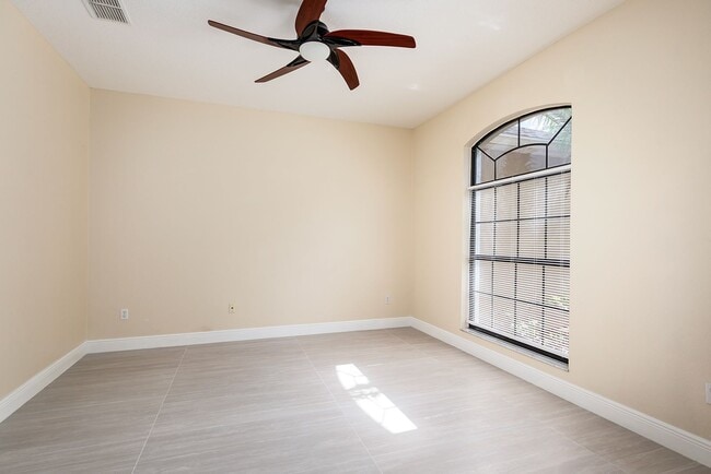 Photo - 5/4 HEATHROW POOL HOME!