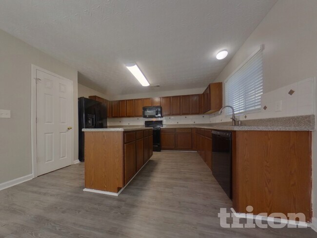 Photo - 401 Silver Spring St