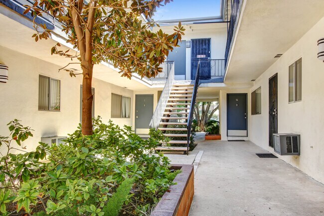 Photo - 6219 Reseda Blvd Unidad 19