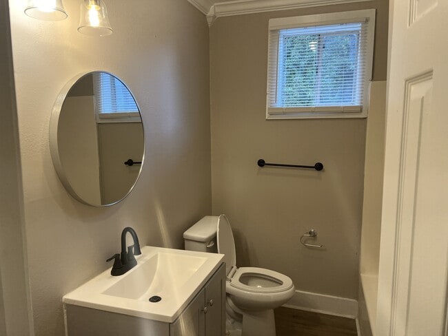 Photo - 134 W 5th St