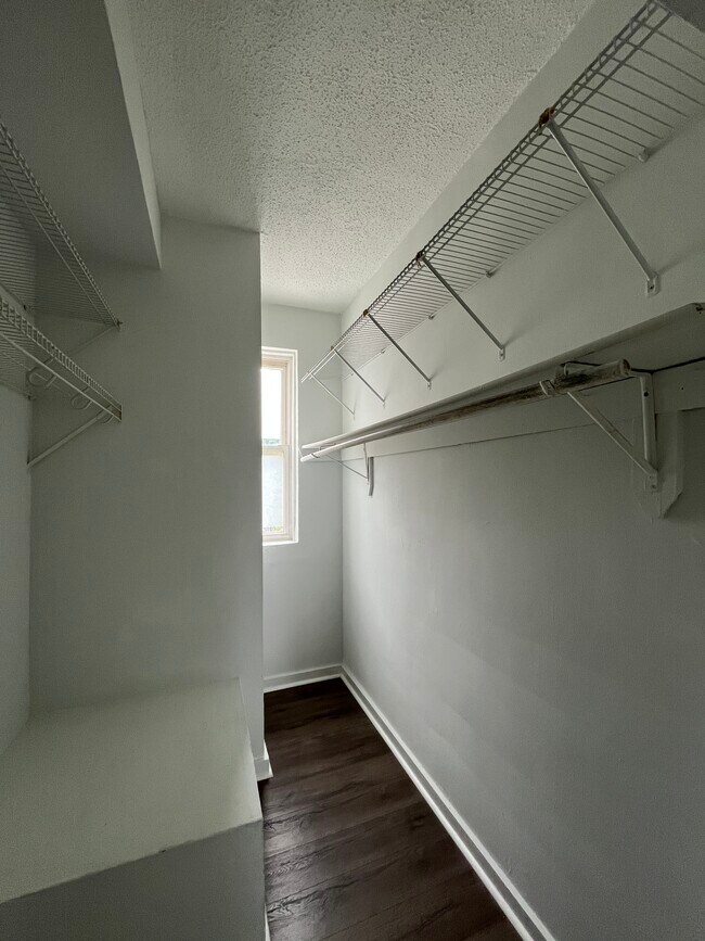 3727 N Pine Grove Ave Unit 407