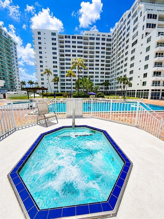 Photo - 5005 Collins Ave Unit 616