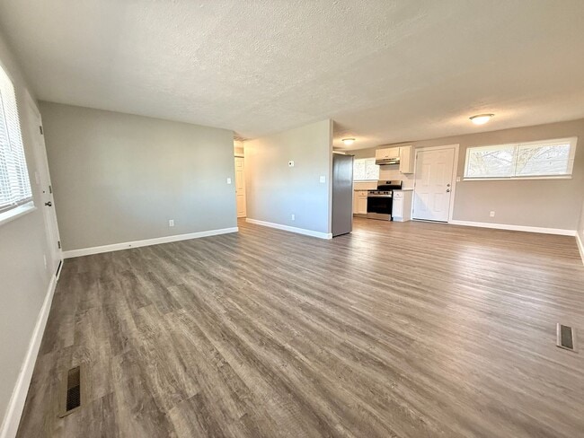 Photo - 301 Lesher Dr