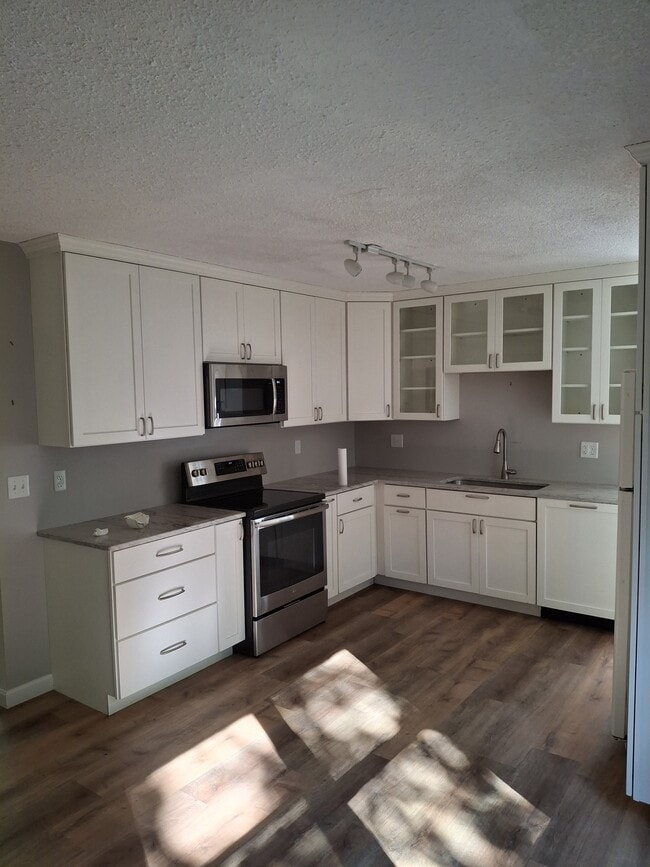 Photo - 39 Pine Grove Ave