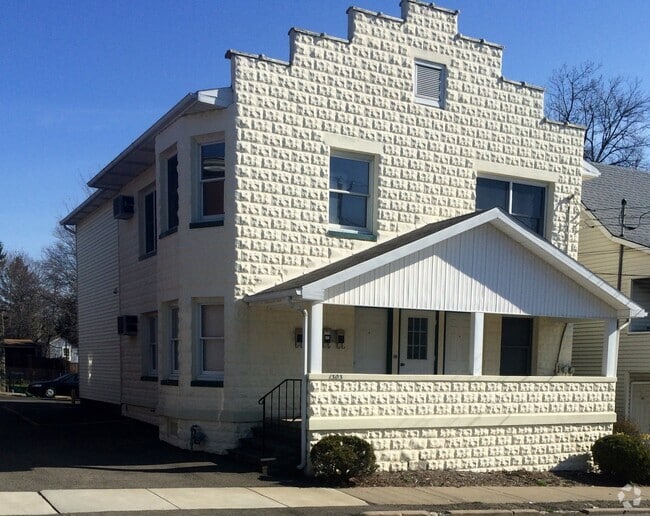 Building Photo - 1303 Jenkins St Unit 2E and 2W Rental