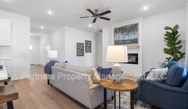 Photo - 1918 Larkspur St