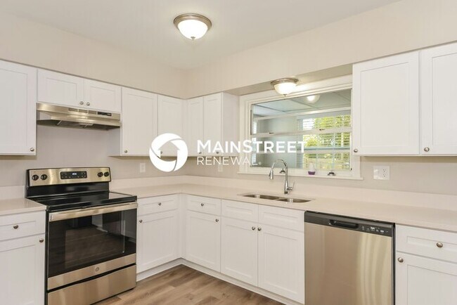 Photo - 3 Bedroom Pet-Friendly Home in BRADENTON, FL with Main Street Renewal