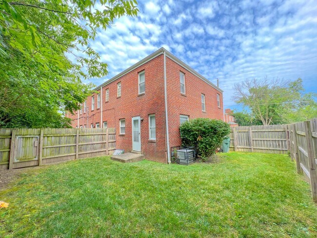 Photo - 2883-2889 Wicklow Road Unit 2883 Wicklow Rd.