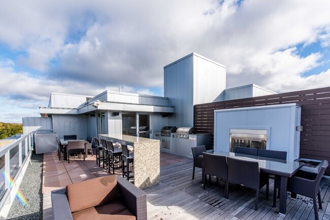 1800 Lake Apartments