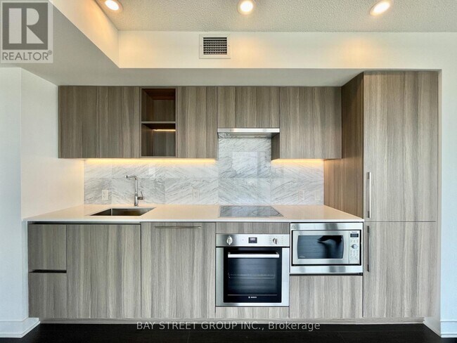 Photo - 19 Bathurst St Unit 2012