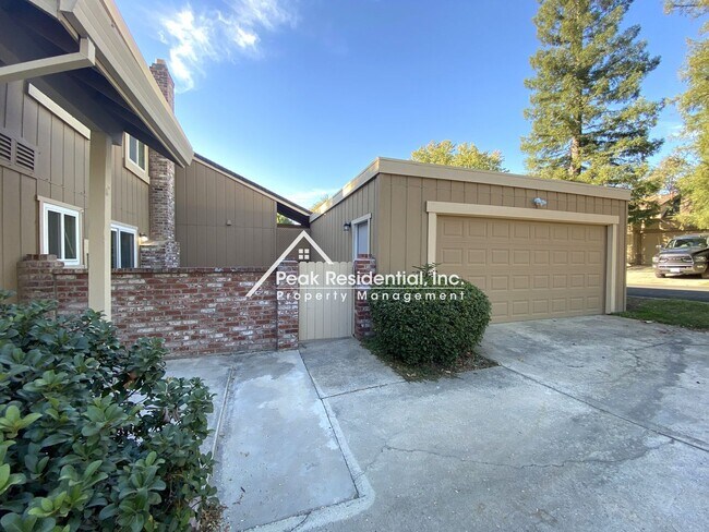 Photo - Large 3bd/2.5 Crosswoods Condo with 2 Car ...