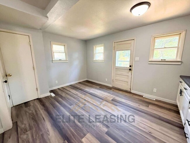 Photo - 1194 SW Woodward Ave