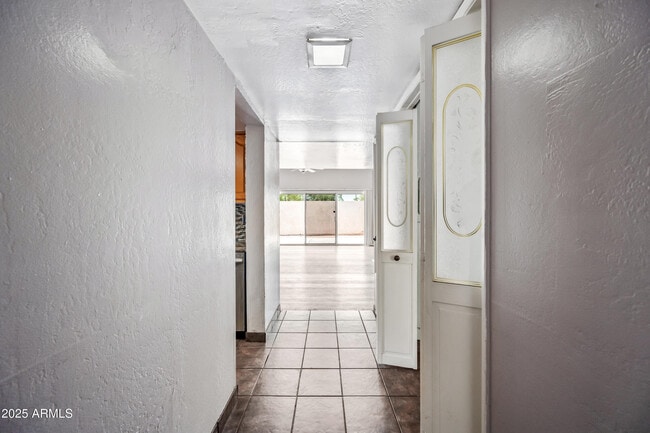 Photo - 1916 S River Dr