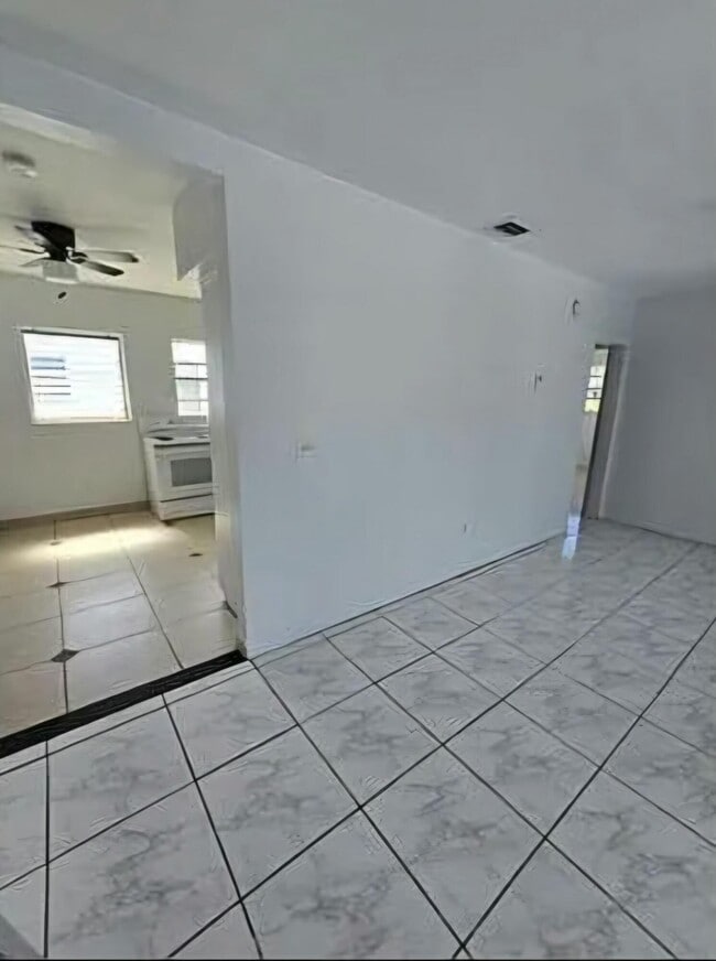 Photo - 1440 NE 171 St Unit 4