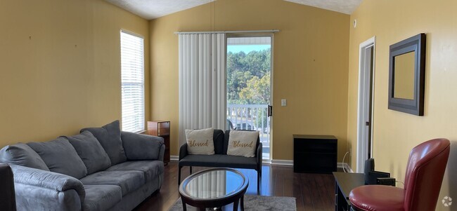 Building Photo - Updated 2 bedroom/2 bath condo in River Oaks