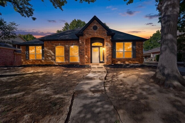 Building Photo - 720 Cliffmoor Dr