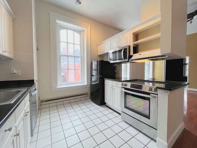 Photo - Pet Friendly 1 Bedroom Plus Den For Rent - Near Betty's, Close to Downtown! Unit 2B