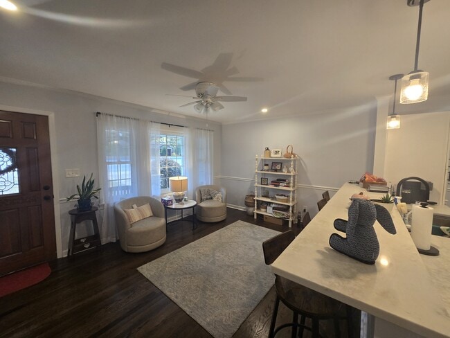 Photo - 1055 College Station Rd